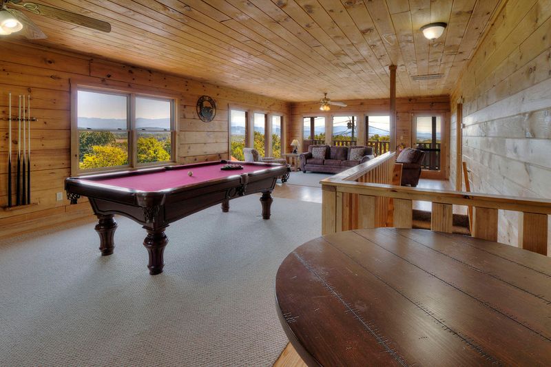2049 Oakmont Dr, Sevierville, TN 37876