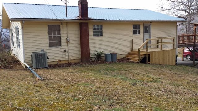 205 Bowman Dr, Jacksboro, TN 37757