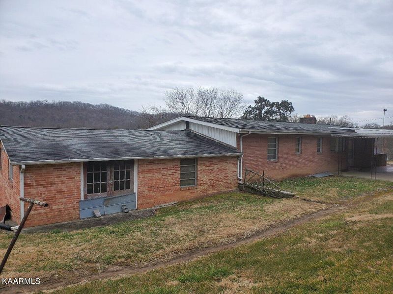 205 Circle Dr, Clinton, TN 37716