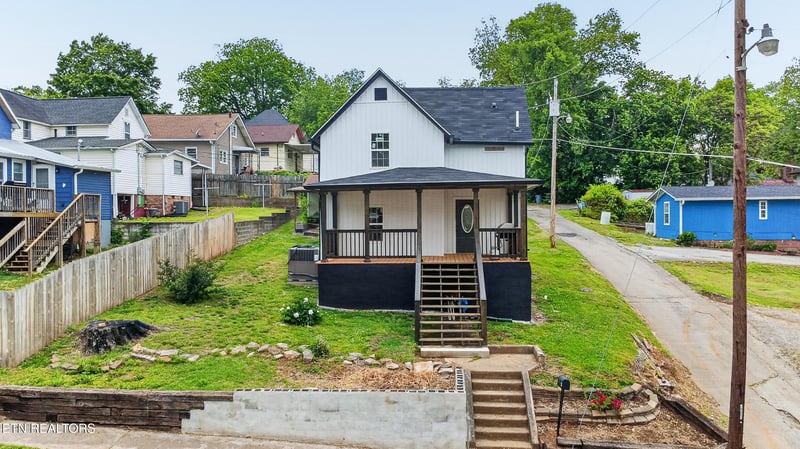 205 E 1st Ave, Lenoir City, TN 37771