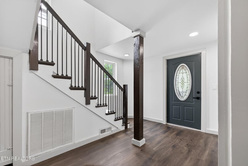 205 E 1st Ave, Lenoir City, TN 37771