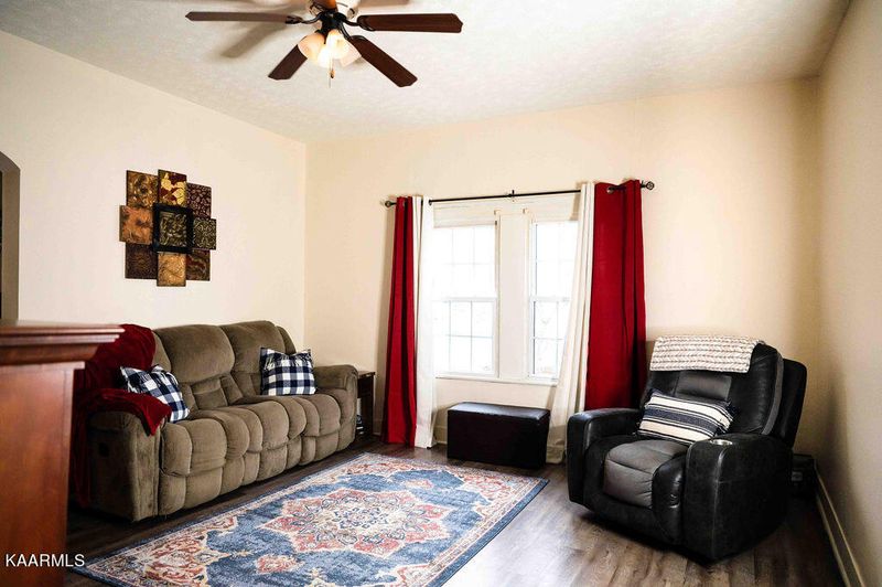 205 E 3rd St, Rocky Top, TN 37769
