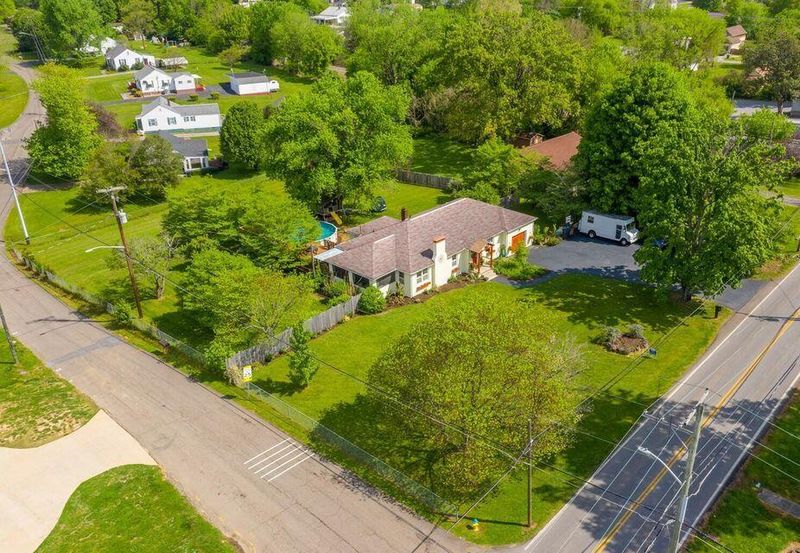 205 E Inskip Dr, Knoxville, TN 37912