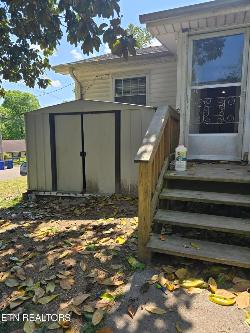 205 E Tennessee Ave, Oak Ridge, TN 37830