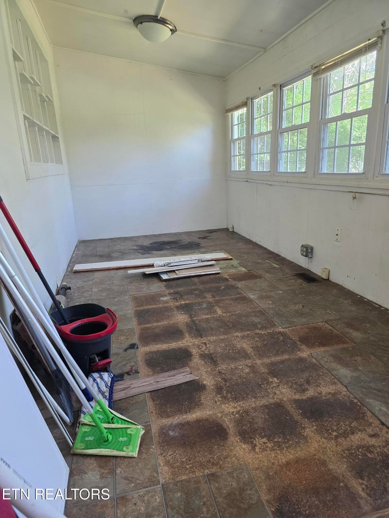 205 E Tennessee Ave, Oak Ridge, TN 37830