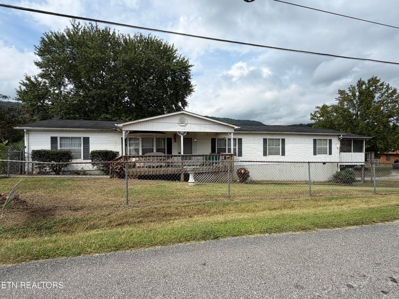 205 Hillcrest Ave, Rocky Top, TN 37769
