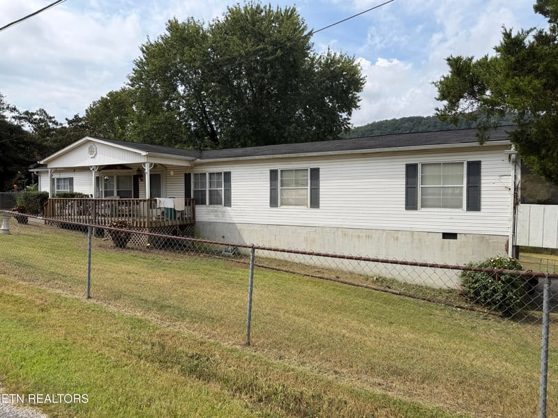 205 Hillcrest Ave, Rocky Top, TN 37769