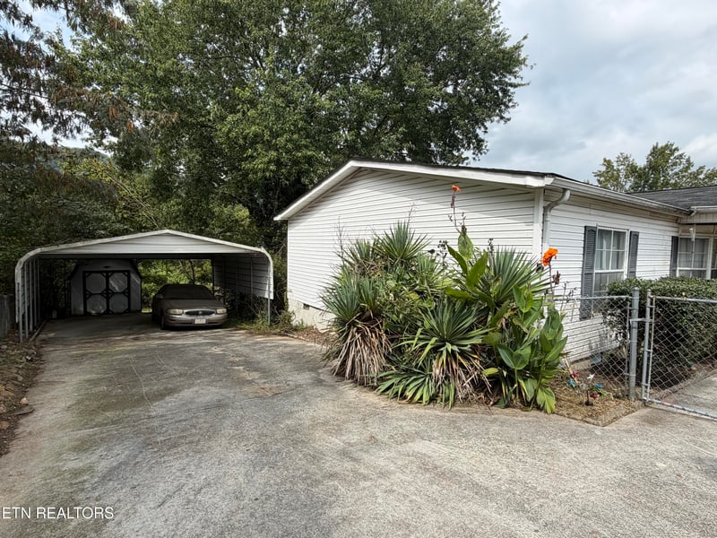 205 Hillcrest Ave, Rocky Top, TN 37769