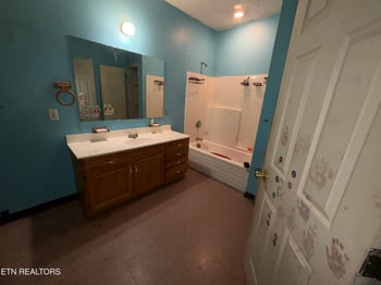 205 Hillcrest Ave, Rocky Top, TN 37769