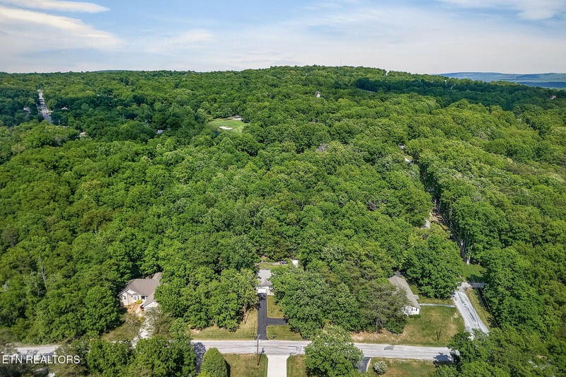 205 Kings Down Dr, Crossville, TN 38558