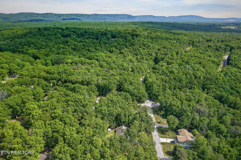 205 Kings Down Dr, Crossville, TN 38558