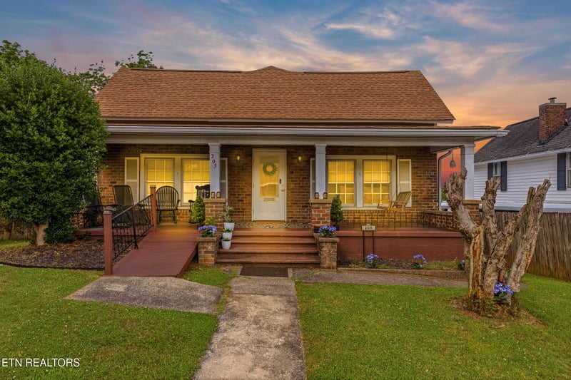 205 Kingston St, Lenoir City, TN 37771