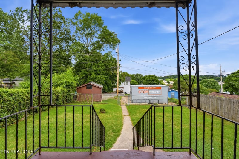 205 Kingston St, Lenoir City, TN 37771