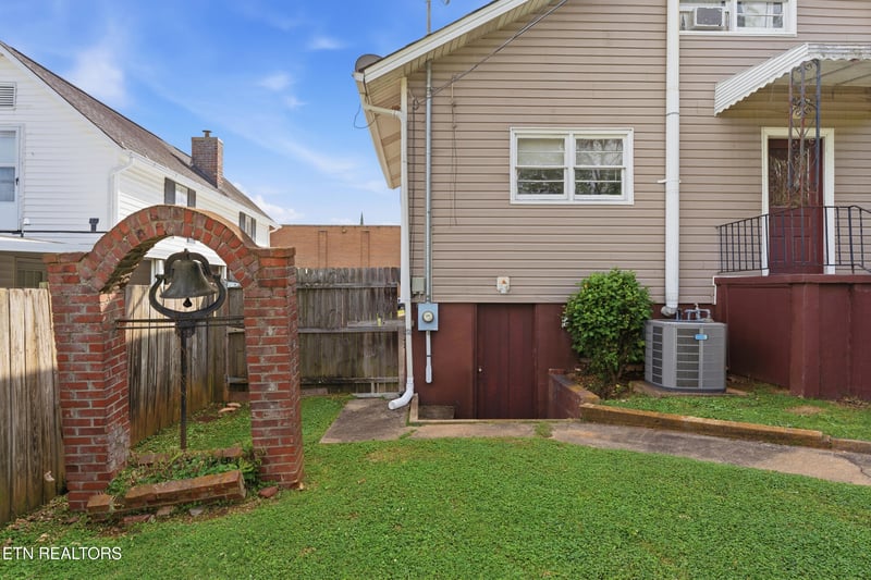 205 Kingston St, Lenoir City, TN 37771