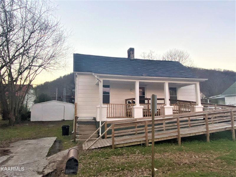 205 Leach Ave, Rocky Top, TN 37769
