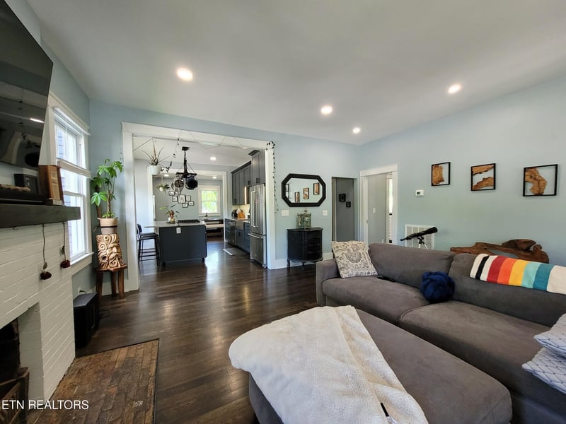205 Leonard Pl, Knoxville, TN 37917