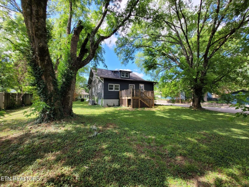 205 Leonard Pl, Knoxville, TN 37917