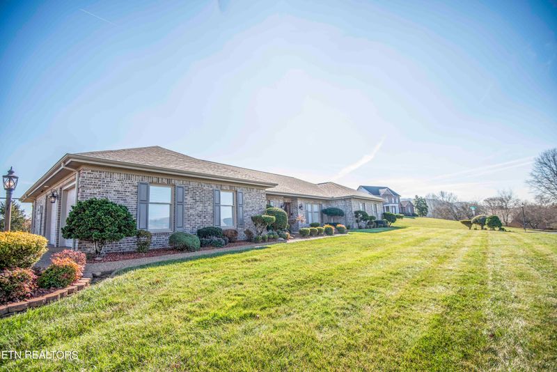 205 Mariner Point Dr, Clinton, TN 37716