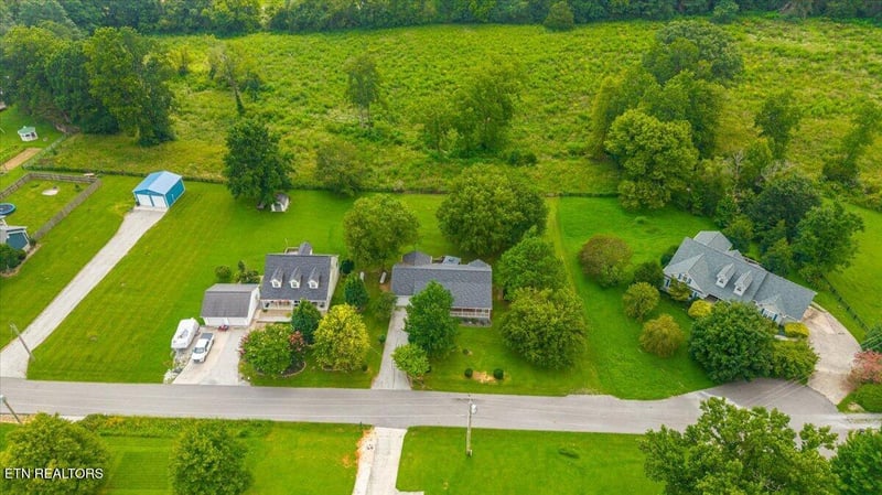 205 Matthew Ln, Lafollette, TN 37766