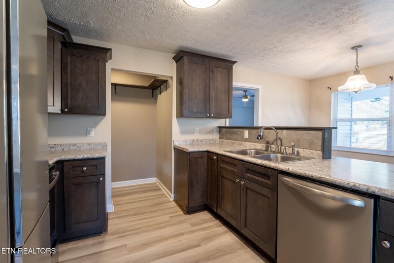 205 N 12th St, Lafollette, TN 37766