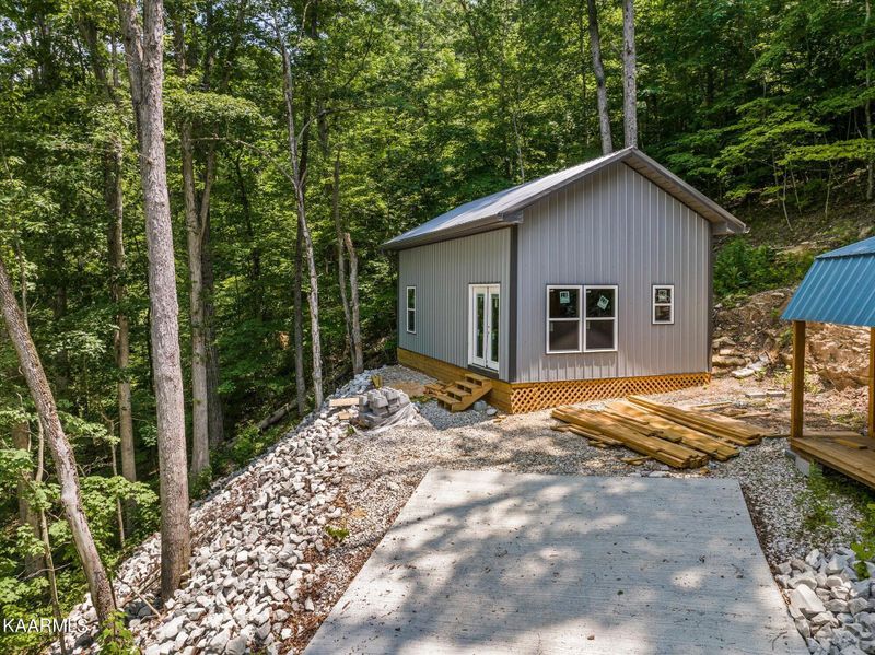 205 Pine Tree Dr, Jacksboro, TN 37757