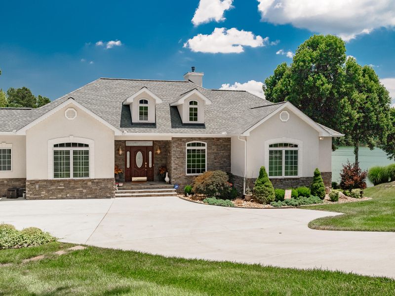 205 Sequoyah Rd, Loudon, TN 37774