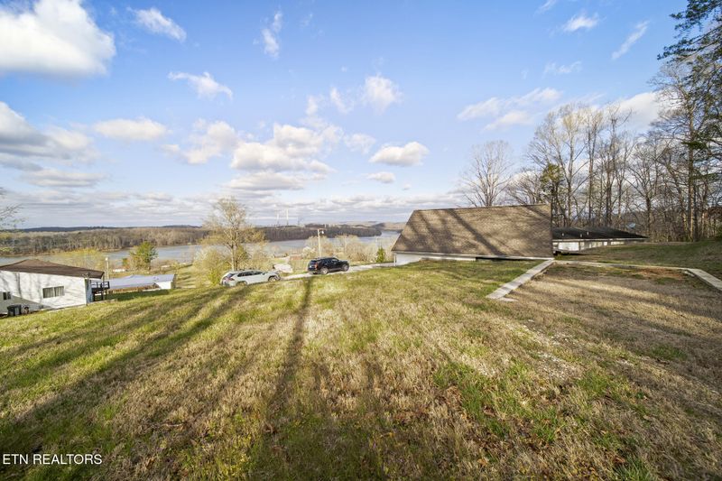 205 Skyline Dr, Harriman, TN 37748