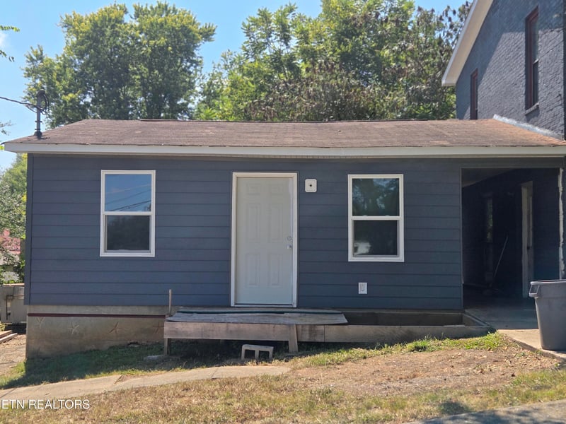 205 Tennessee St, Harriman, TN 37748