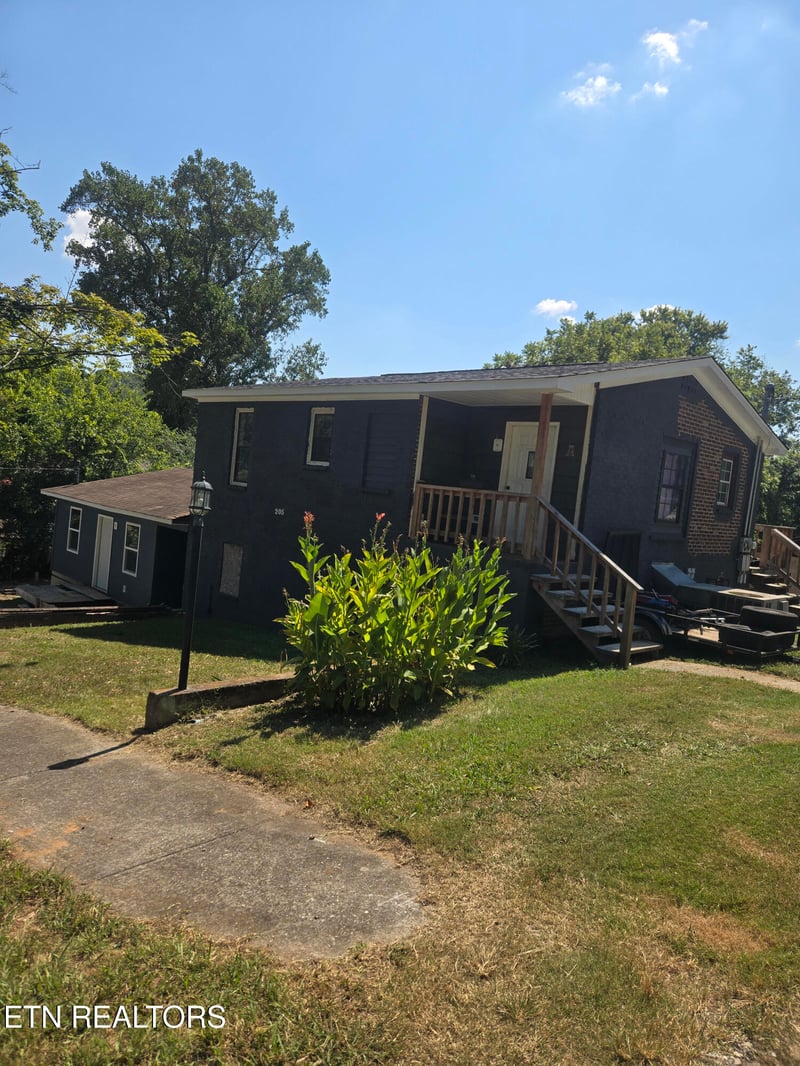 205 Tennessee St, Harriman, TN 37748