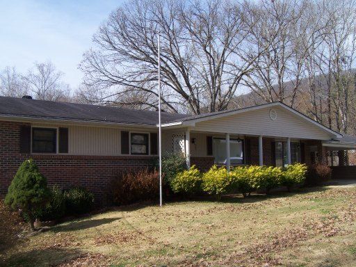 205 Vann Dr, Harriman, TN 37748