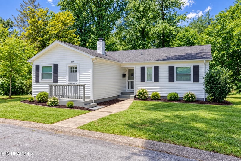 205 W Fairview Rd, Oak Ridge, TN 37830