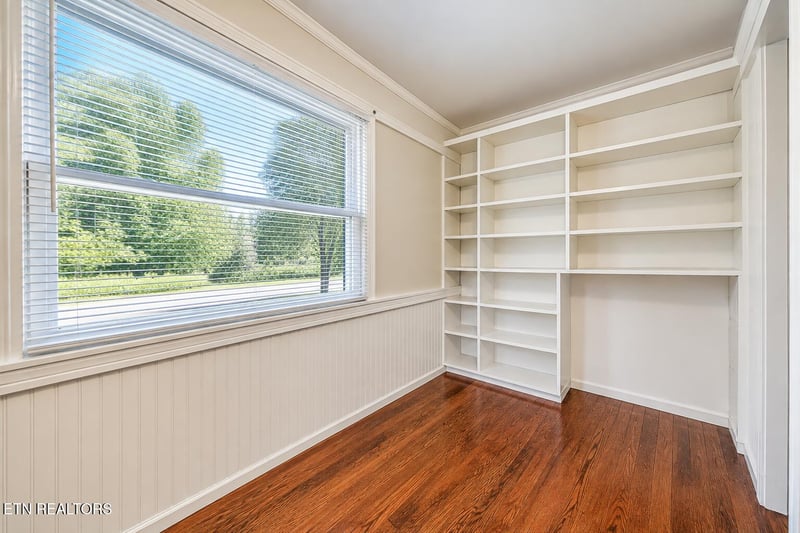 205 W Fairview Rd, Oak Ridge, TN 37830