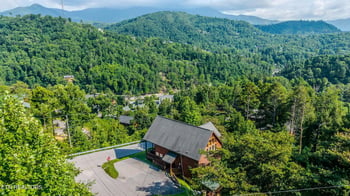 205 W Pinnacle Dr, Gatlinburg, TN 37738