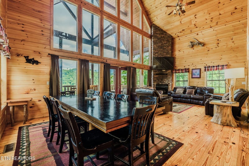205 W Pinnacle Dr, Gatlinburg, TN 37738