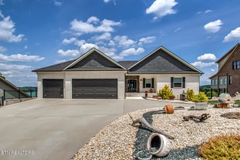 205 Waters Edge Way, Lenoir City, TN 37771