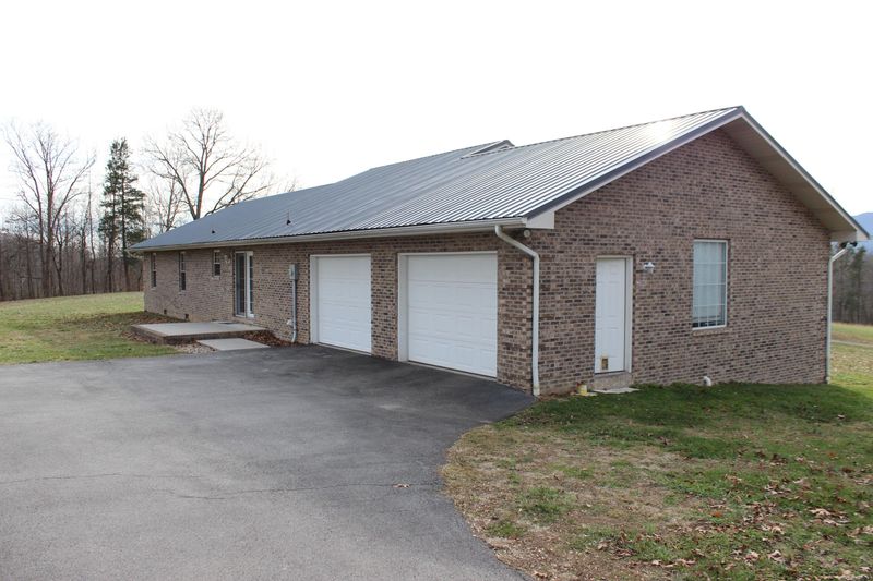 205 Watertown Ln, Jacksboro, TN 37757