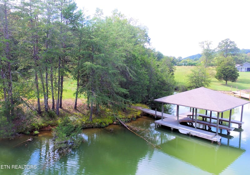 2050 E Bat Creek Rd, Vonore, TN 37885