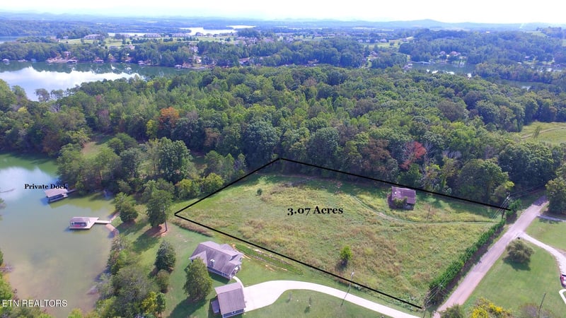 2050 E Bat Creek Rd, Vonore, TN 37885