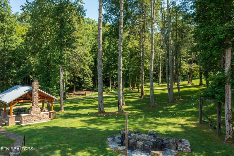2050 E Millers Cove Rd, Walland, TN 37886