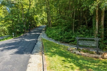 2050 E Millers Cove Rd, Walland, TN 37886