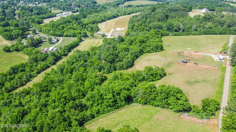 2050 Easter Ridge Rd, Lenoir City, TN 37772