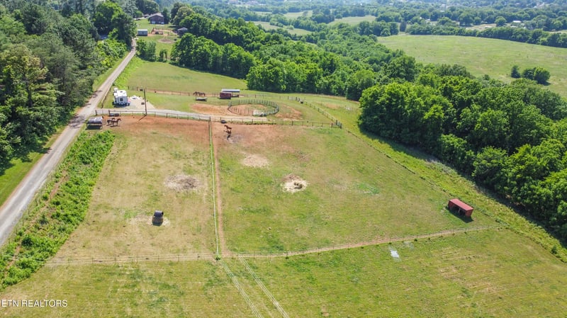 2050 Easter Ridge Rd, Lenoir City, TN 37772