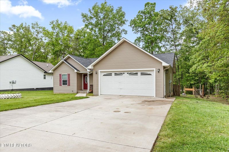 2050 Tecumseh Ln, Crossville, TN 38572