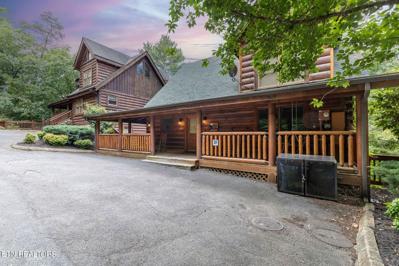 2052 Bear Haven Way, Sevierville, TN 37876