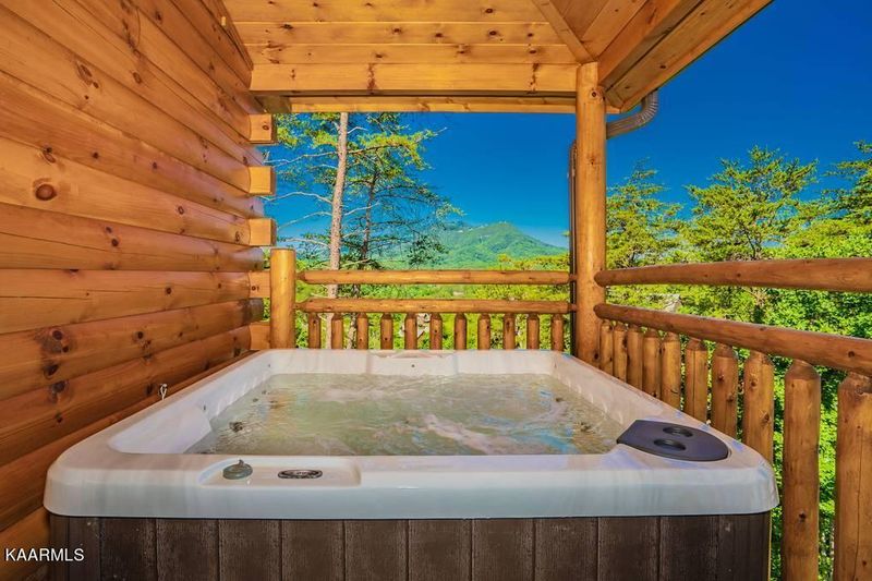 2052 Cougar Crossing Way, Sevierville, TN 37862