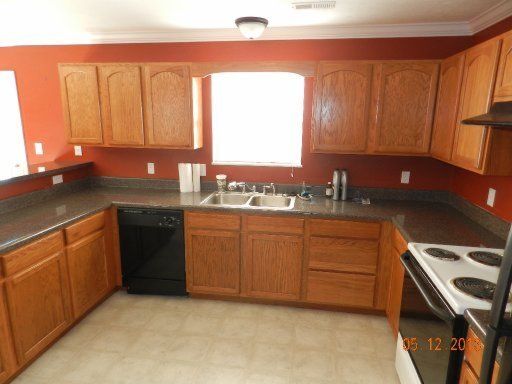 2052 Farmstead Ln, Powell, TN 37849