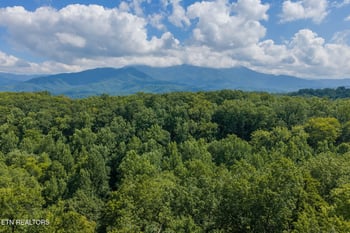 2053 Settlers Ridge Way, Gatlinburg, TN 37738