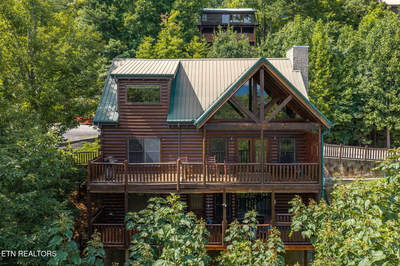 2053 Settlers Ridge Way, Gatlinburg, TN 37738