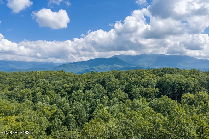 2053 Settlers Ridge Way, Gatlinburg, TN 37738