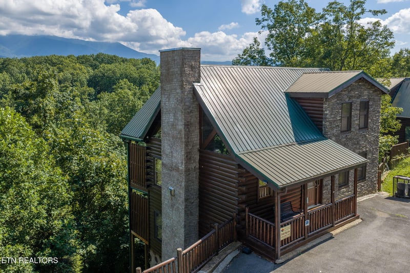 2053 Settlers Ridge Way, Gatlinburg, TN 37738